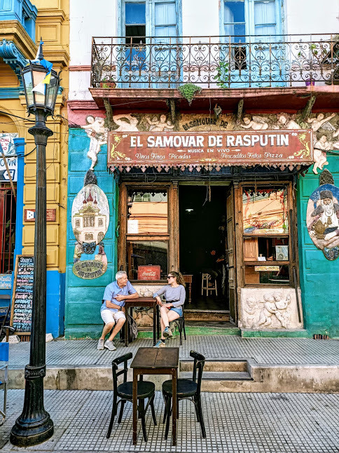 https://amazeddotblog.files.wordpress.com/2020/09/buenos-aires-la-boca-el-samovar-de-raspoutine-photo-fc-1.jpg?w=484