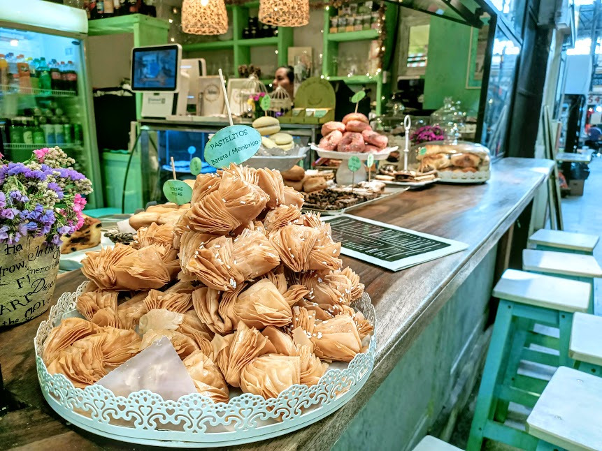 https://amazeddotblog.files.wordpress.com/2020/09/buenos-aires-mercado-san-telmo-pastelitos-photo-fc.jpg?w=861