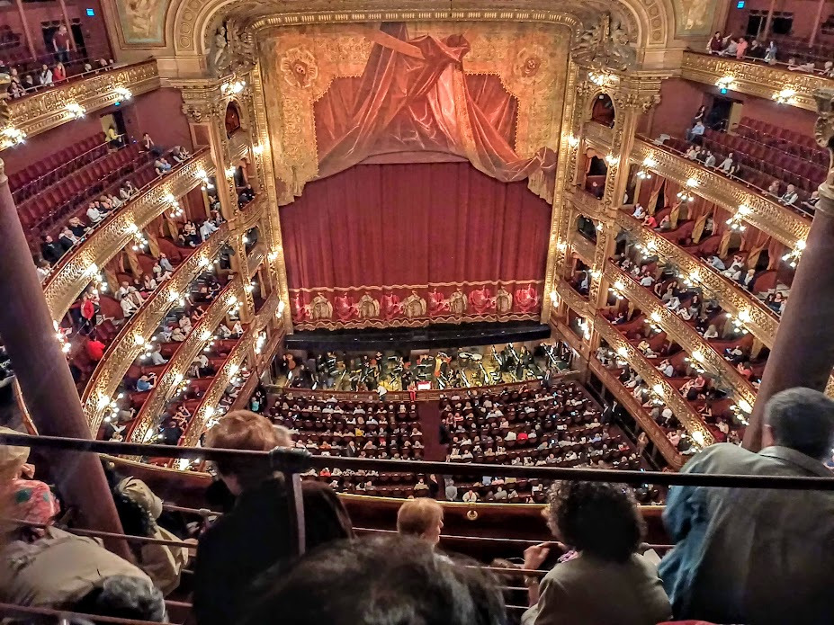 https://amazeddotblog.files.wordpress.com/2020/09/buenos-aires-teatro-colon-interieur-photo-fc.jpg?w=927