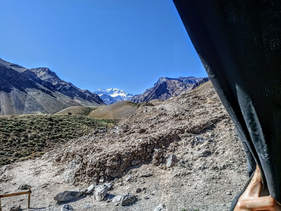 https://amazeddotblog.files.wordpress.com/2020/09/argentina-mendoza-du-bus-laconcagua-le-plus-haut-sommet-des-andes-6962-m-photo-fc-1.jpg?w=927